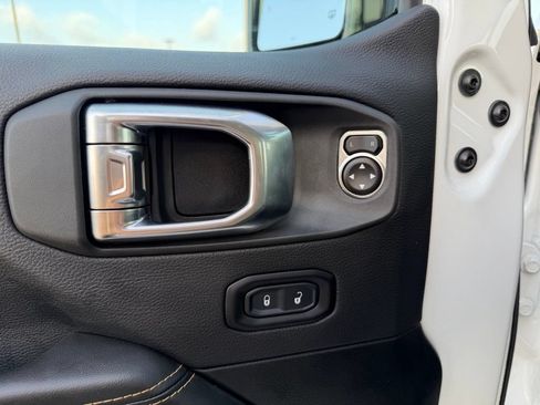 Used 2025 Jeep Gladiator Sport AWD/4WD image 14