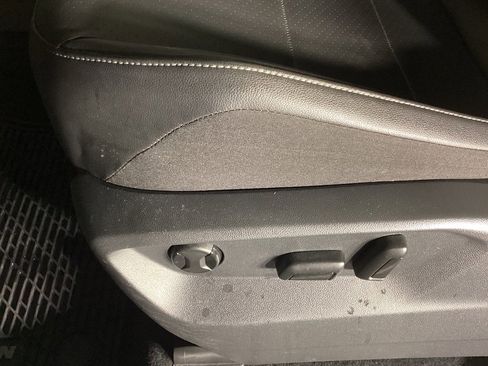 Used 2018 Volkswagen Tiguan SEL image 21