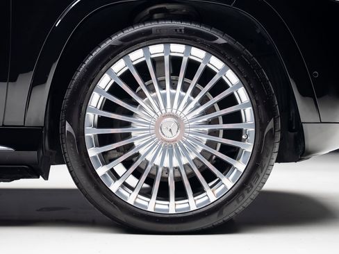 Used 2024 Mercedes-Benz Maybach GLS 600 4MATIC image 41