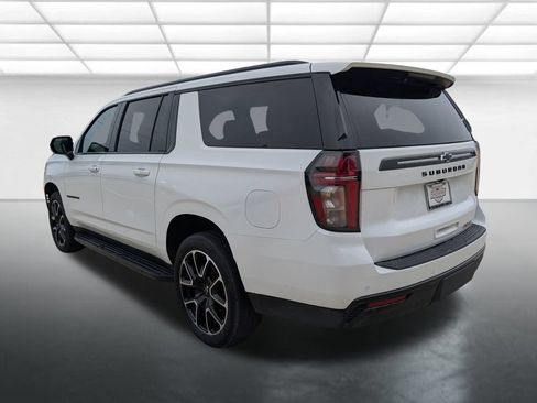 Used 2024 Chevrolet Suburban RST RWD image 2