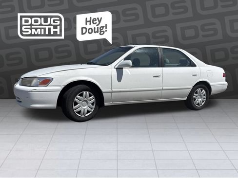 Used 2000 Toyota Camry LE FWD image 1