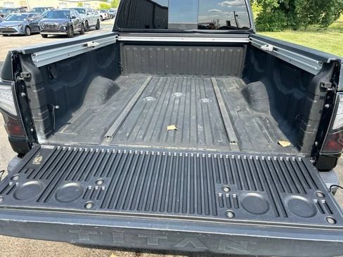 Used 2017 Nissan Titan SL AWD/4WD image 38