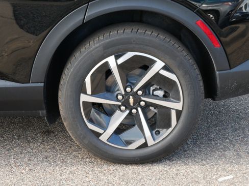 New 2026 Chevrolet Equinox EV LT image 3