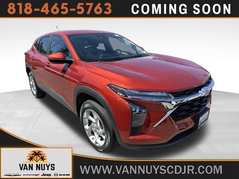 Used 2024 Chevrolet Trax LS w/ LS Convenience Package FWD image 1