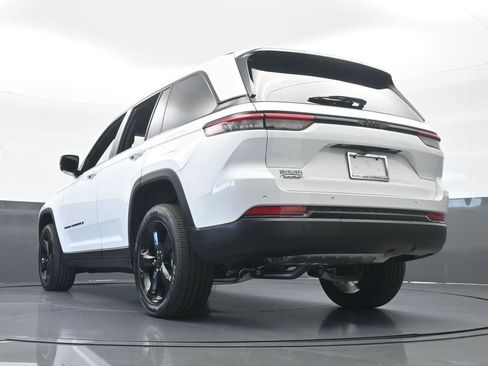 Used 2025 Jeep Grand Cherokee Altitude image 58