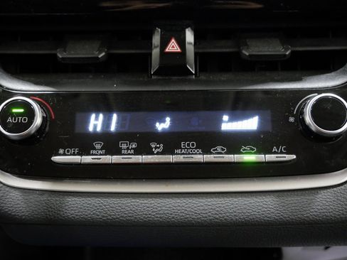 Used 2021 Toyota Corolla LE image 19