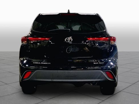 Used 2023 Toyota Highlander XLE AWD/4WD image 5