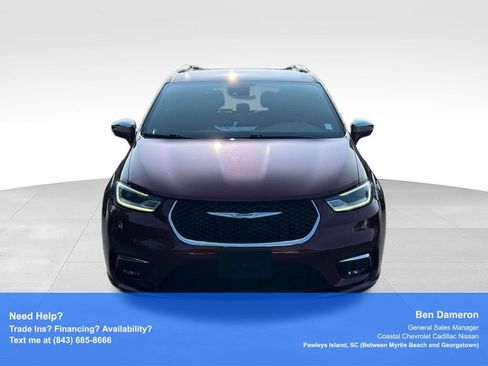 Used 2021 Chrysler Pacifica Limited w/ Uconnect Theater Family Group FWD image 2