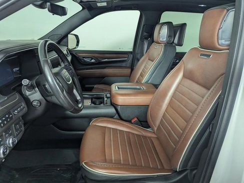 Used 2023 GMC Yukon XL Denali Ultimate image 11