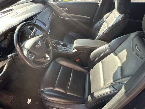 Used 2023 Cadillac XT4 Premium Luxury FWD image 12