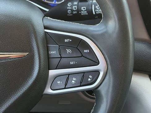Used 2022 Chrysler Pacifica Touring-L FWD image 14