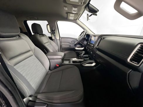 Used 2024 Nissan Frontier SV image 31