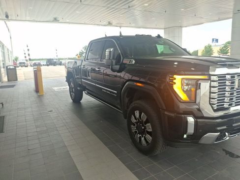 Used 2024 GMC Sierra 2500 Denali w/ Denali Reserve Package AWD/4WD image 4