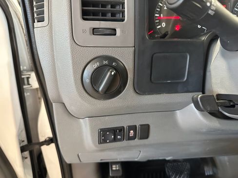 Used 2019 Nissan NV 2500 SV RWD image 21