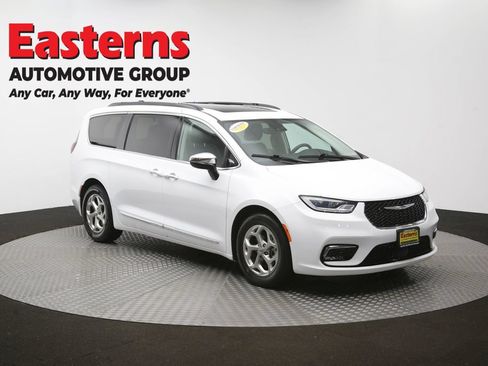 Used 2023 Chrysler Pacifica Limited FWD image 52