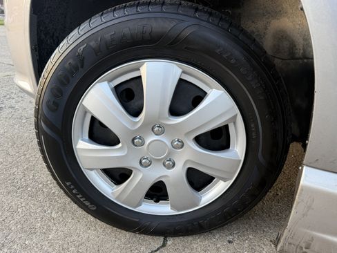 Used 2015 Dodge Grand Caravan SXT image 35