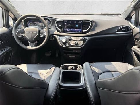 Used 2026 Chrysler Pacifica Select FWD image 23