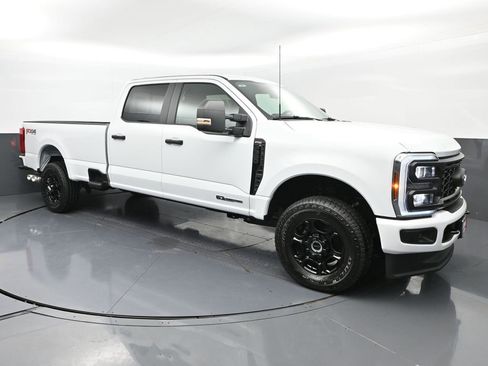 Used 2026 Ford F350 XLT image 2
