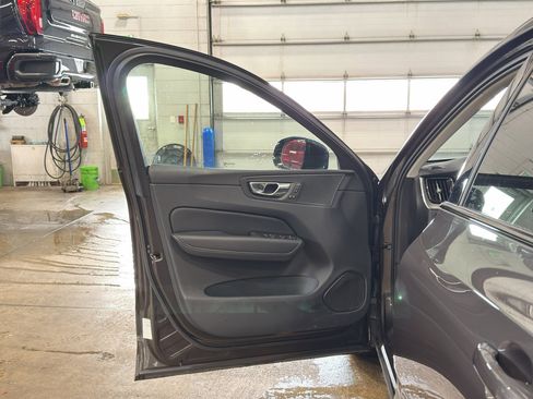 Used 2025 Volvo XC60 B5 Plus w/ Climate Package image 9