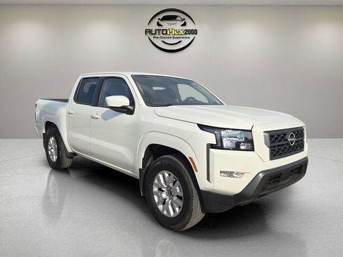 Used 2022 Nissan Frontier SV image 1