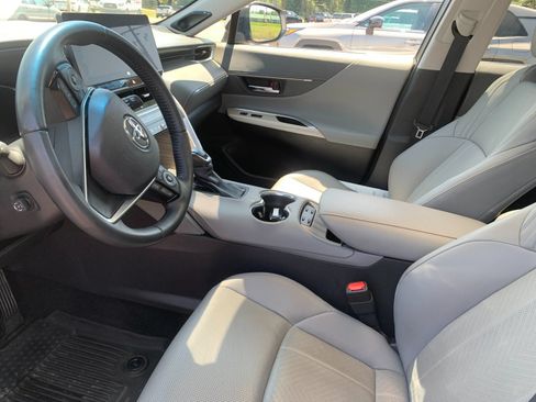 Used 2024 Toyota Venza Limited AWD/4WD image 12