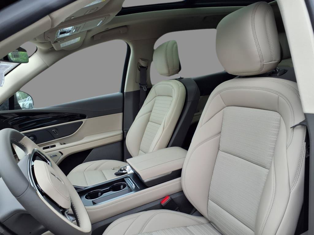 New 2025 Lincoln Nautilus Reserve w/ Jet Appearance Package AWD/4WD image 5