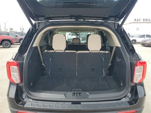 Used 2023 Ford Explorer XLT w/ Equipment Group 202A image 9