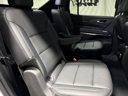 Used 2025 Chevrolet Traverse LT FWD image 11