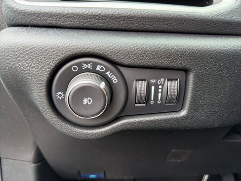 New 2026 Chrysler Pacifica Select FWD image 46