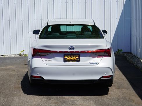 Used 2022 Toyota Avalon Limited w/ Advanced Safety Package FWD image 5
