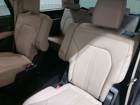 Used 2023 Ford Expedition Limited image 16