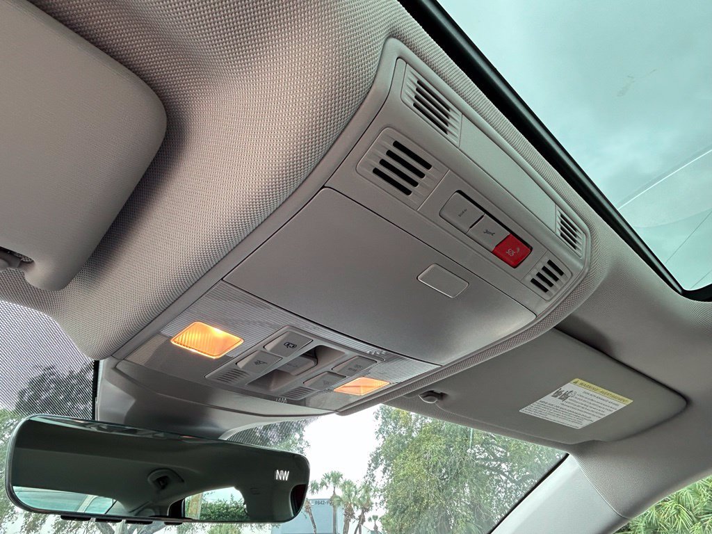 Used 2023 Volkswagen Jetta SE w/ Panoramic Sunroof Package FWD image 31