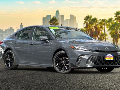 Certified 2025 Toyota Camry SE FWD image 2