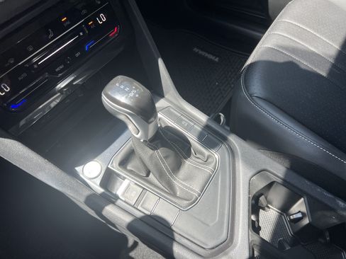 Used 2024 Volkswagen Tiguan SE FWD image 22