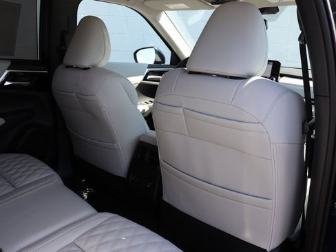 New 2025 Mitsubishi Outlander SEL image 12
