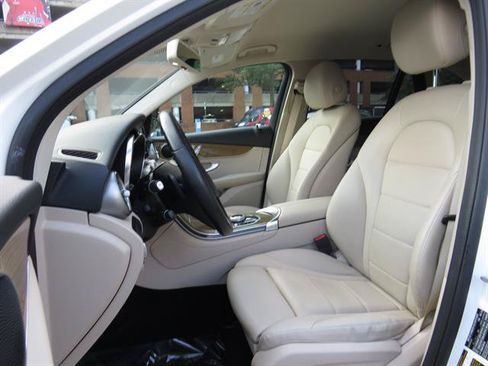 Used 2019 Mercedes-Benz GLC 300 4MATIC image 19