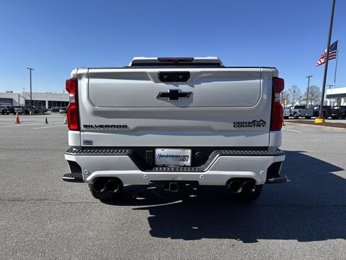 Used 2025 Chevrolet Silverado 1500 High Country image 9
