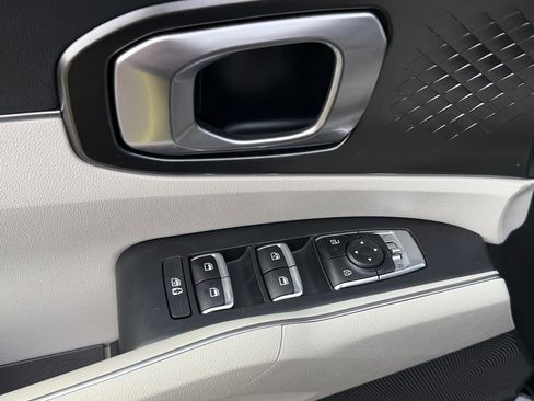Certified 2025 Kia Sorento EX image 11