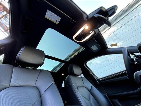 Certified 2025 Porsche Macan image 27