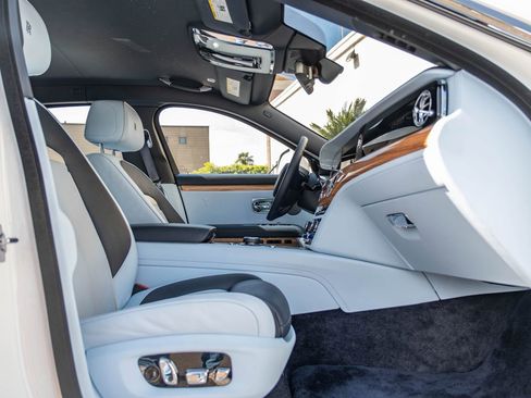 Used 2022 Rolls-Royce Ghost w/ Ghost Package image 18