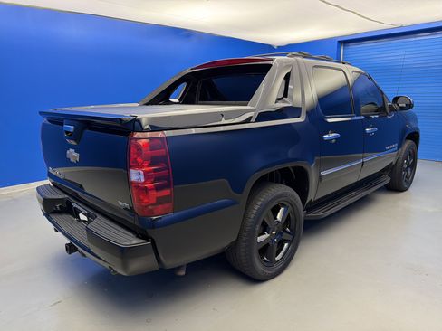Used 2011 Chevrolet Avalanche LTZ AWD/4WD image 7