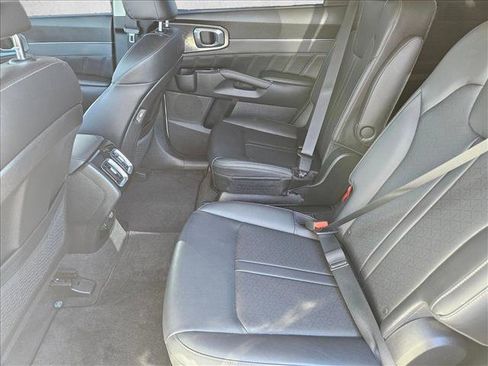 Used 2023 Kia Sorento SX image 9