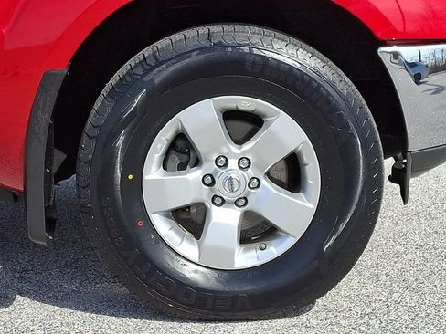 Used 2010 Nissan Frontier SE image 10