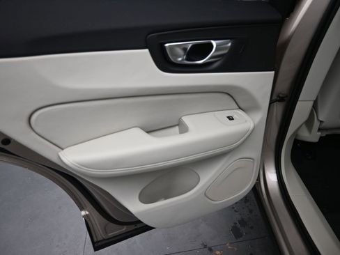 New 2026 Volvo XC60 B5 Ultra w/ Protection Package Premier image 28