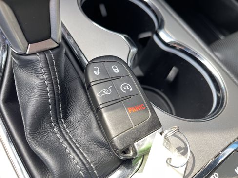 Used 2019 Jeep Grand Cherokee Overland AWD/4WD image 47
