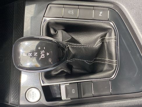 Used 2023 Volkswagen Tiguan SE R-Line image 19