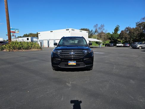 Used 2023 Ford Explorer XLT image 2