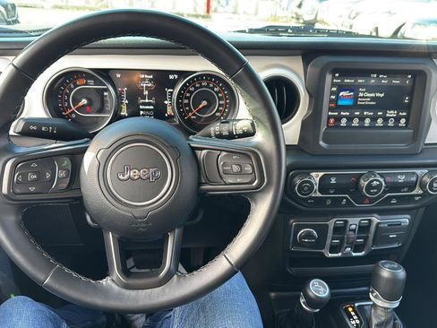 Used 2021 Jeep Wrangler Unlimited Islander image 18