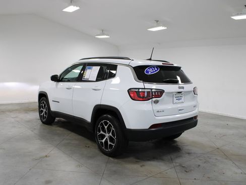 Used 2024 Jeep Compass Latitude AWD/4WD image 7