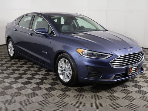 Used 2019 Ford Fusion SEL image 2